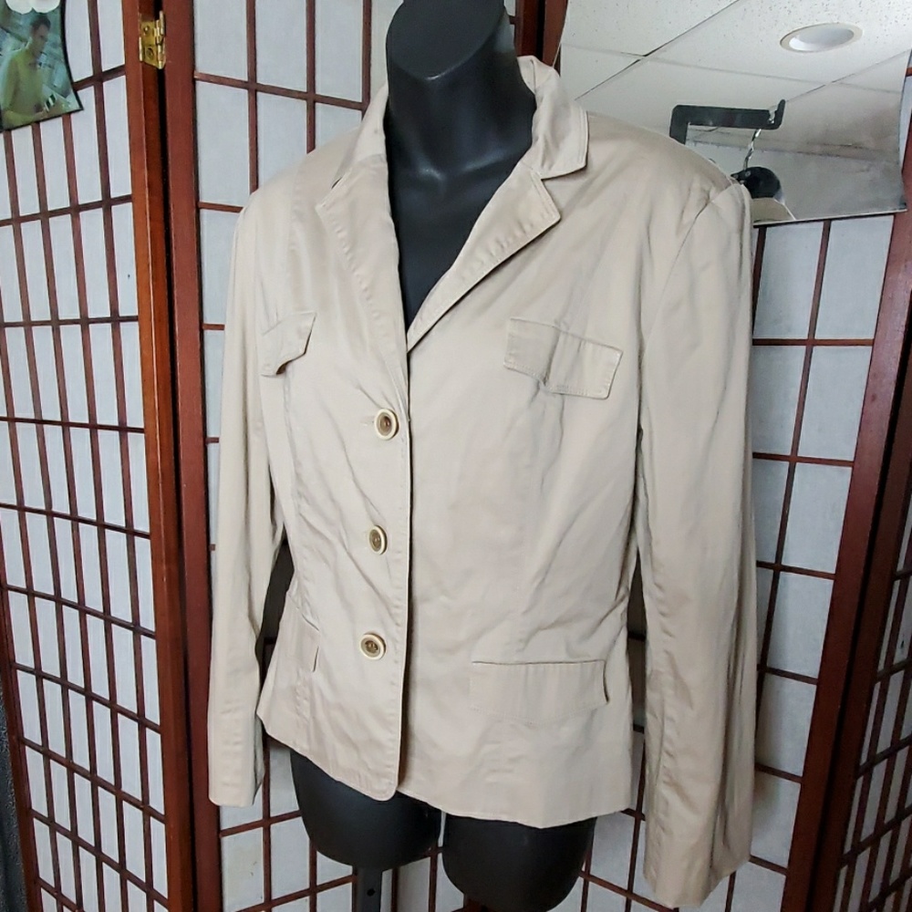 Fitted jacket.